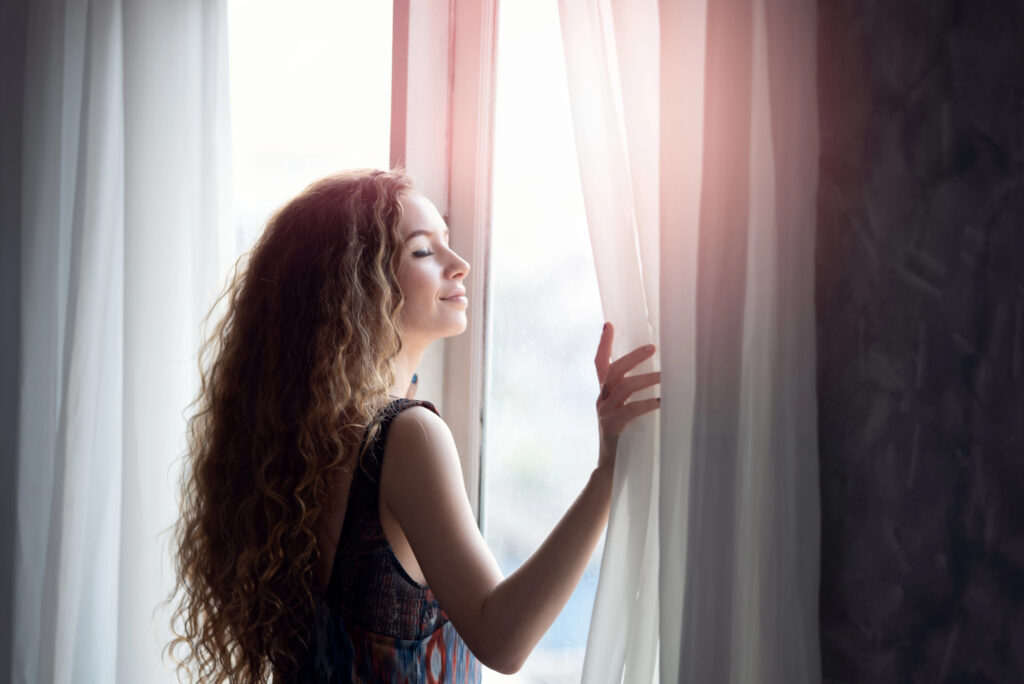 woman getting her day started with great morning routine habits